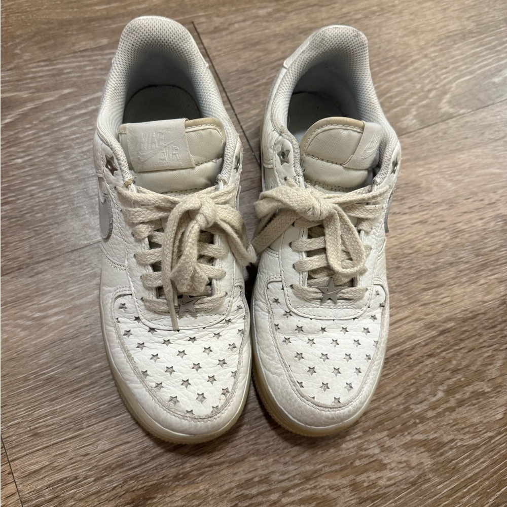 Nike Air Force 1 White Star-Perforation Low-Top Sneakers